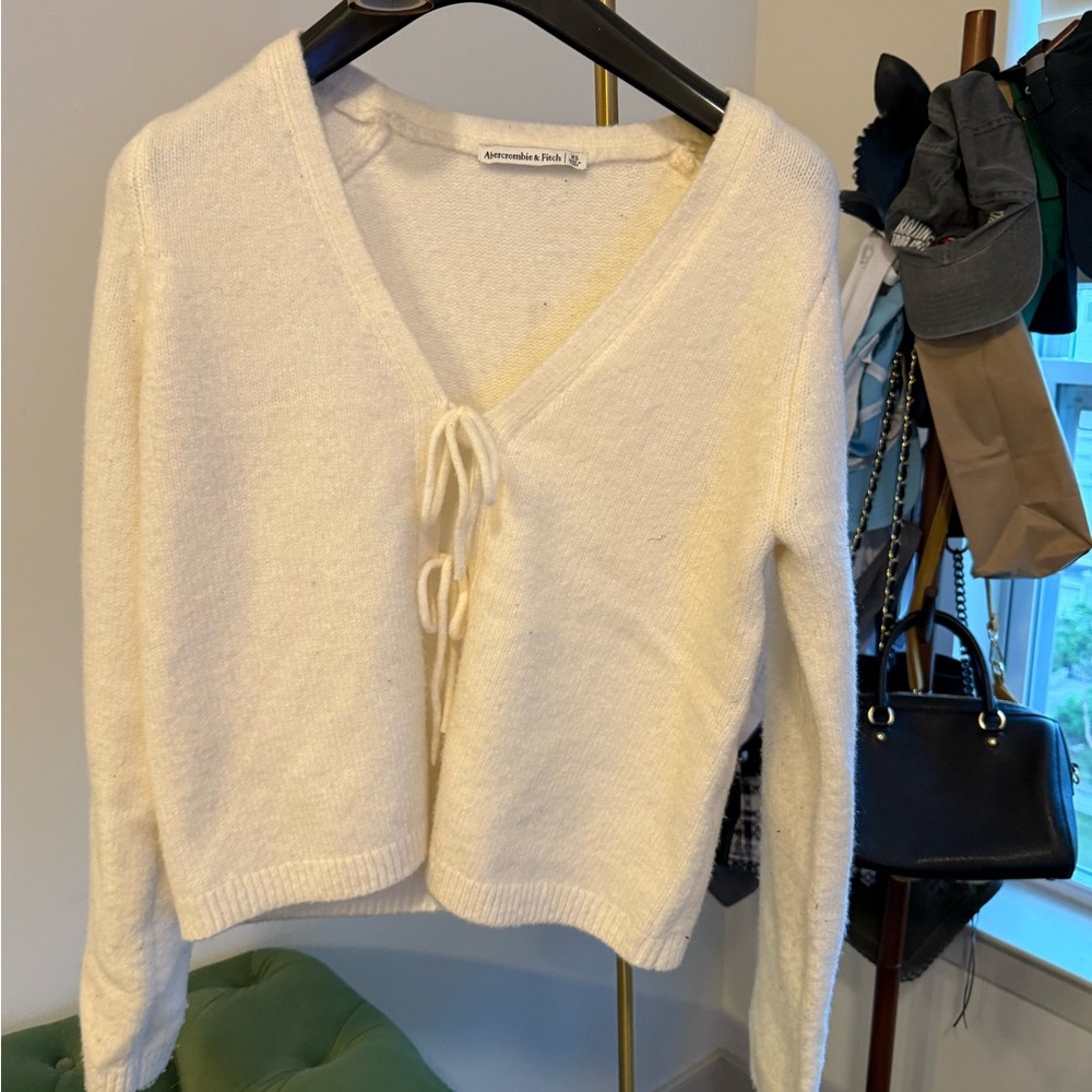 Abercrombie White V-Neck Sweater